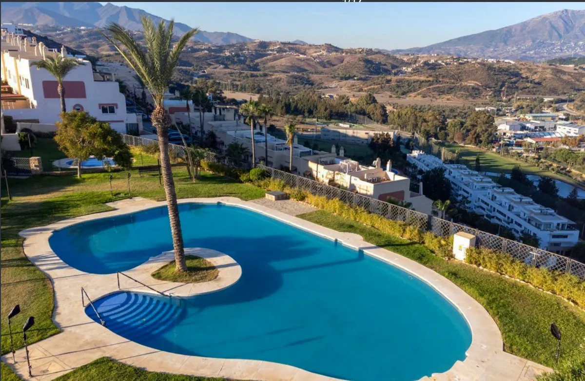 e6b094bb-084a-4027-9e15-fb990177e77a