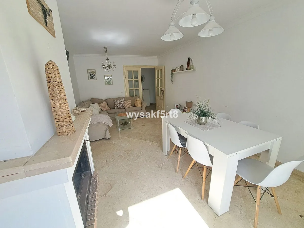 f5d82abe-ecfc-403b-85a5-a30281286465