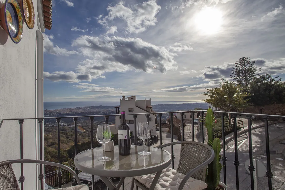 8b3c0db3-e791-4cbe-a7b7-d39271d09e8c