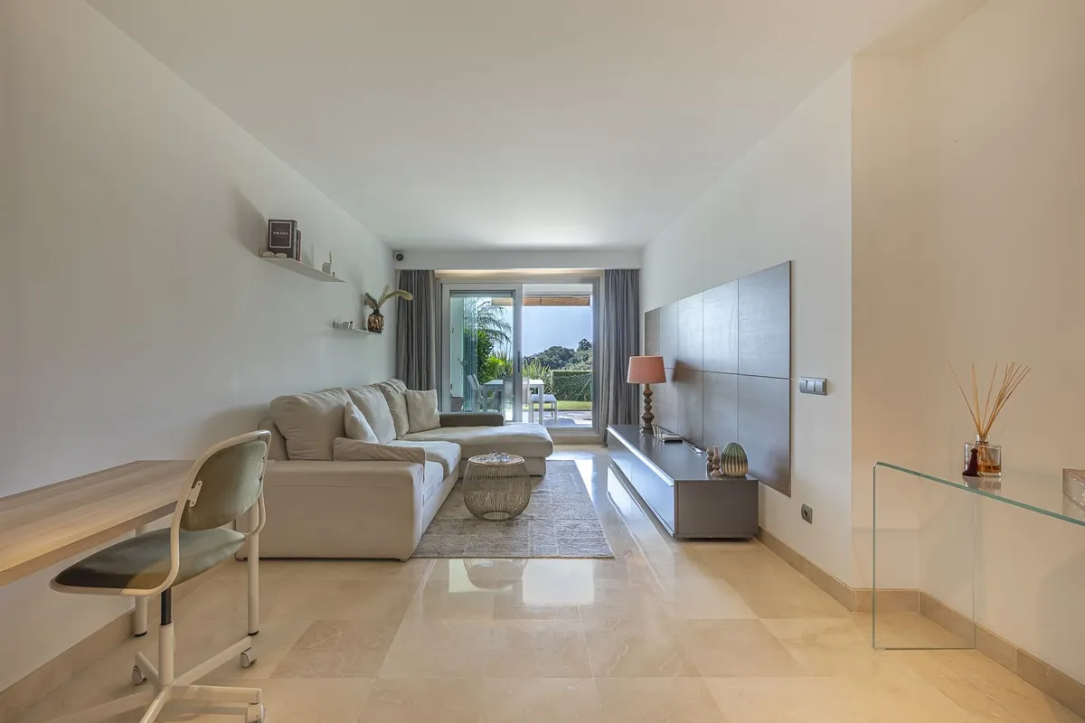 129e8aee-f9a9-4e49-badb-50200c8040cb