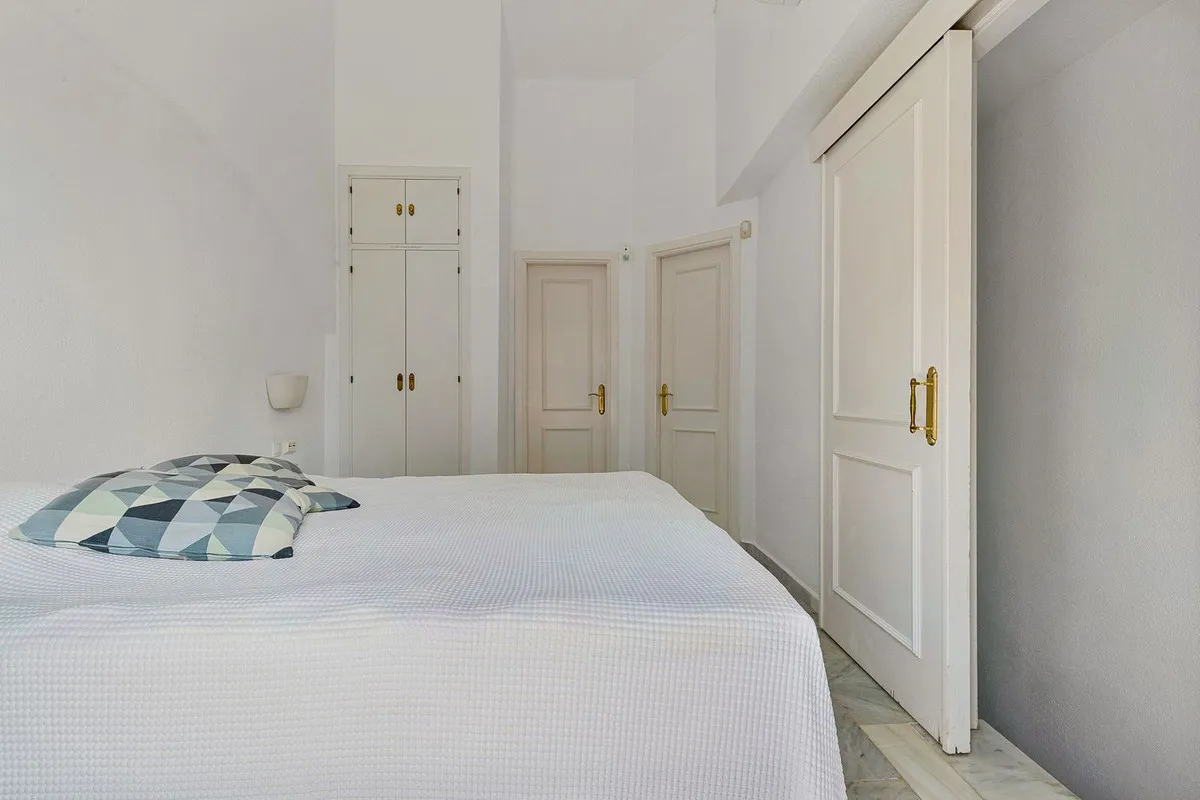 c3807ba5-dffe-4018-bf42-53c7303caf48