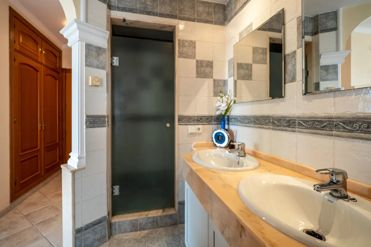 7153af55-7187-4c15-8149-373e11654bdf