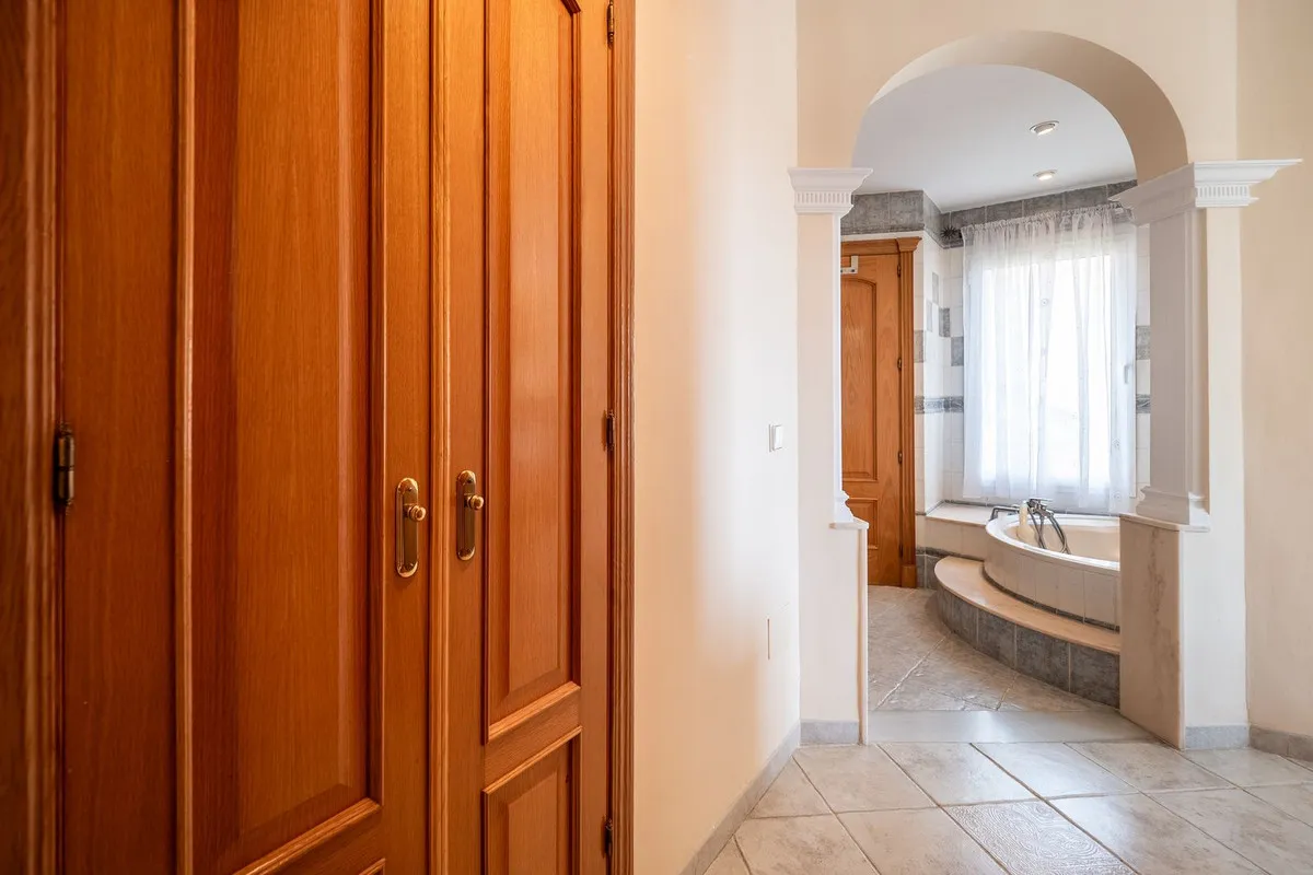 892a8ae9-8d9e-4123-8b97-4974775293b1