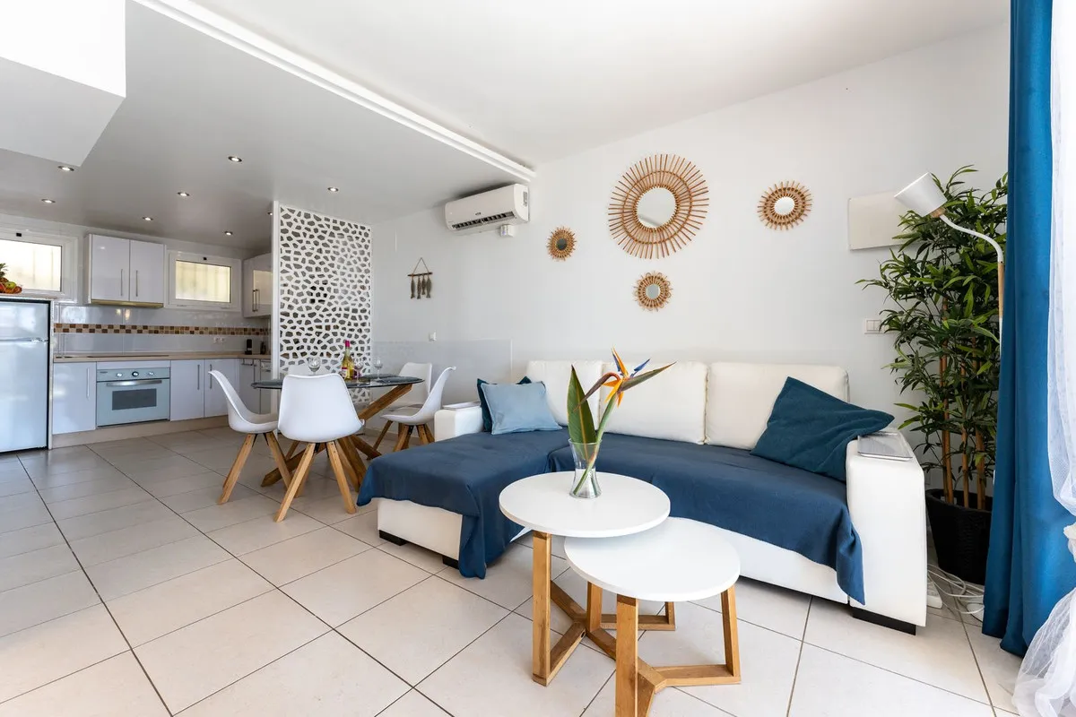 9e160024-5ea6-40a1-bca2-ae8c2807ae47