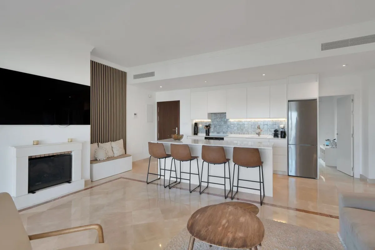 e6948064-ee41-4a38-933e-f1d4226bc3e7