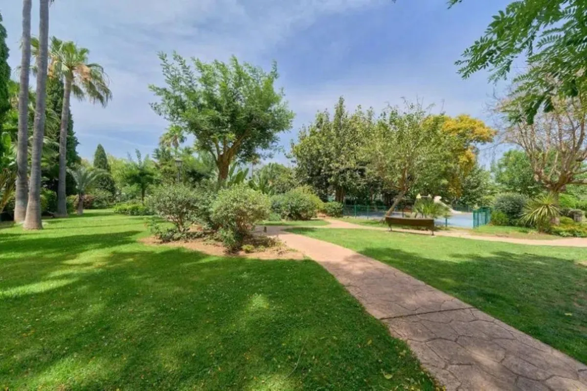 2f4fa8a2-fedf-40d9-bd8c-ee9c4c031481