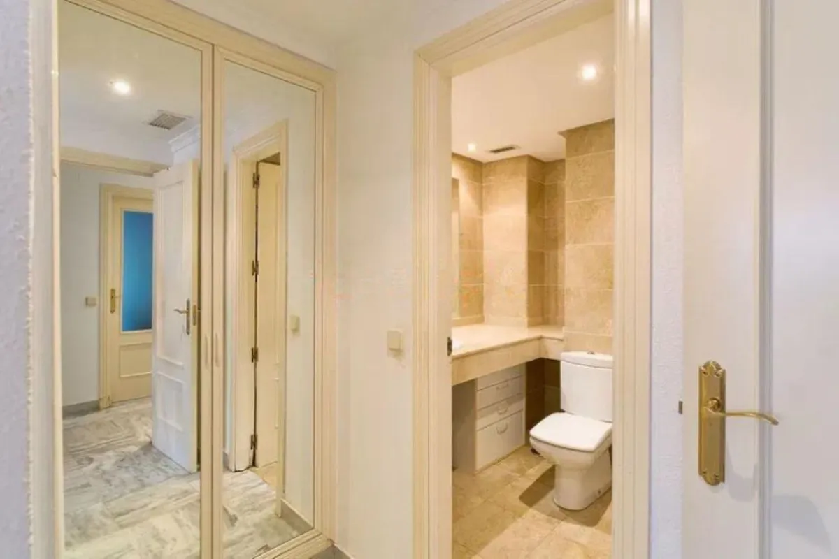 ae35b731-ccec-459c-8970-d120a7402d01