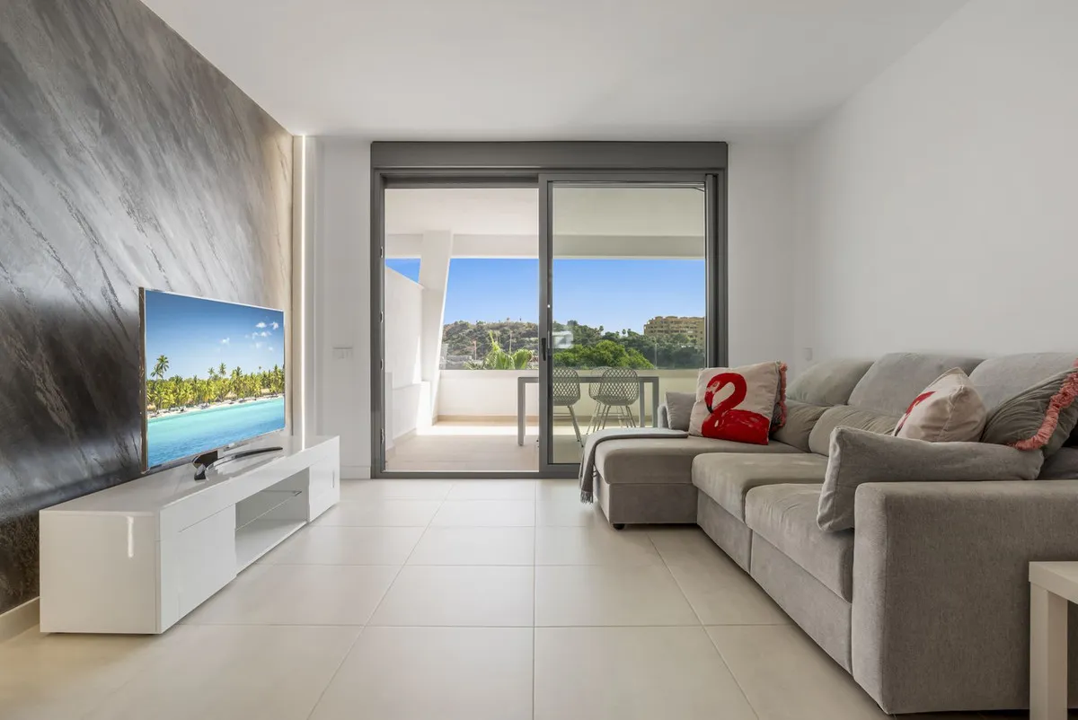 5f55603e-e48c-48d6-b493-410c58a6542d