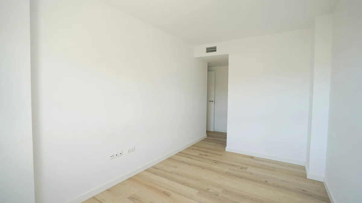 621fb777-b9a5-4c6e-b6d4-f01e36579082