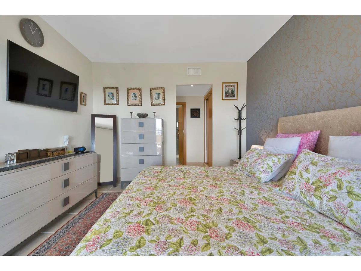 5f8b7347-5c25-431c-8d93-62a22df63b67