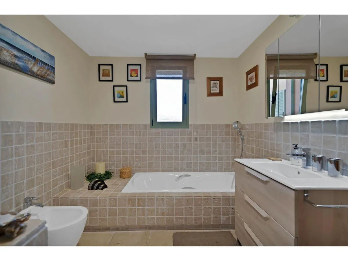 93b58a5e-9d29-4e17-aab7-e8a297ca4902