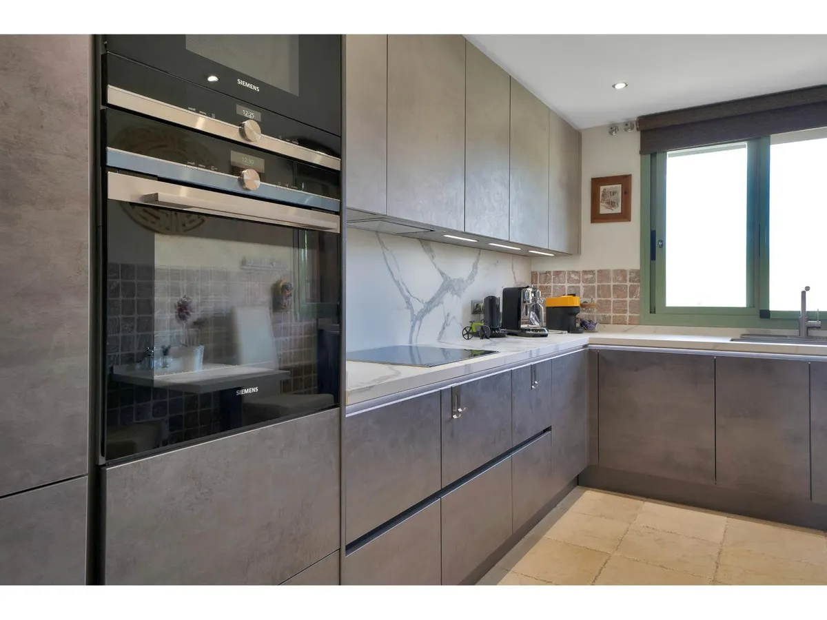 9e771102-08a9-42fa-9445-120eaf2f4ffe