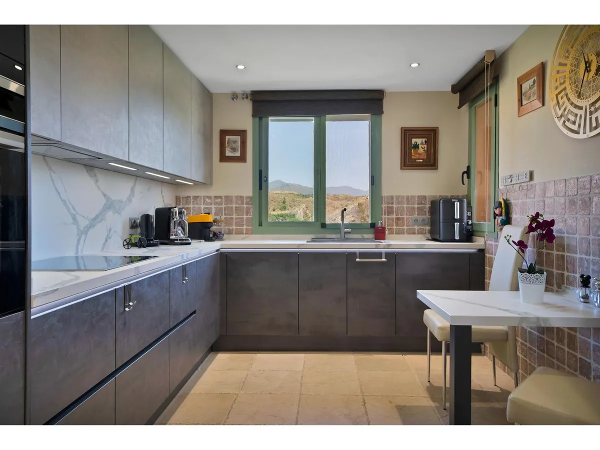 eb760945-0af3-460b-bd05-a80cbceacb9a