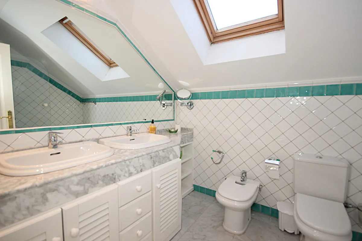 294dd294-e340-48d1-b2d4-7472a07b067a