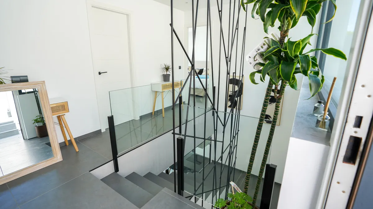 1384f8b1-3086-41b1-8f26-85f0b68a1bbf