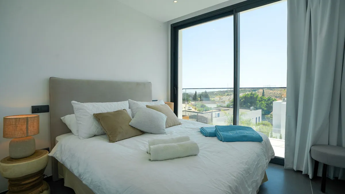 8b879fba-5e55-4e44-90da-8b86c531aeb2