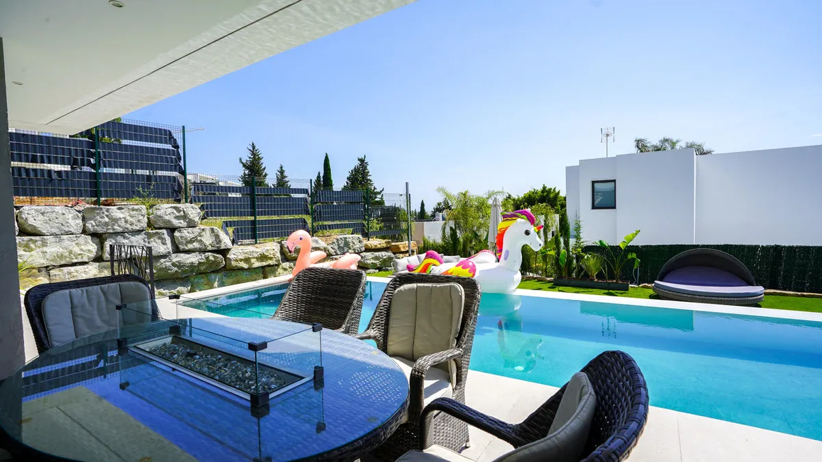 e3c7f003-4e6f-4753-87b2-bbb2e21b28e2