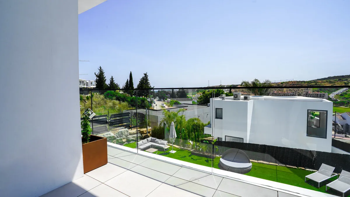 e8b4f727-aef4-463f-b790-b0c056e338c6