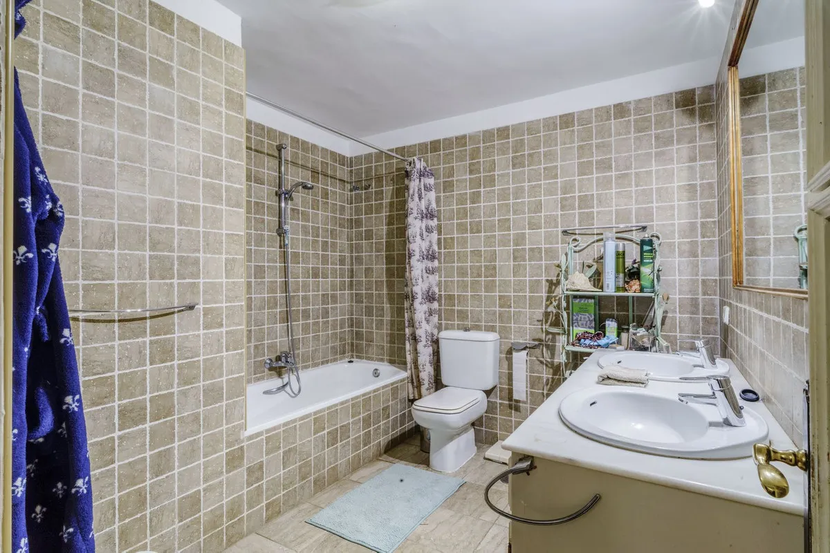 4f0a67a6-01d8-4f98-a954-c61ff143498a