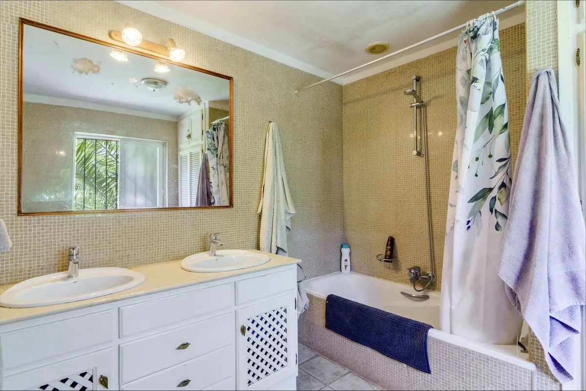 5205b281-eb8b-49a5-ae26-30aa914176e0