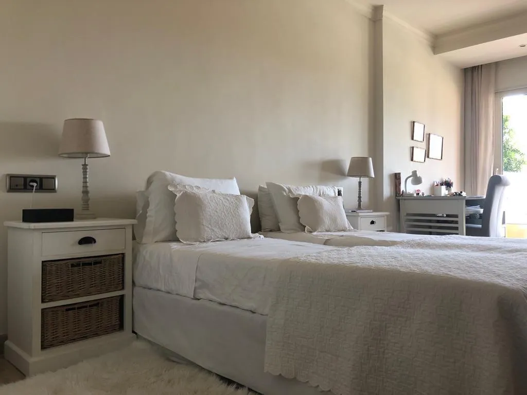 39582828-860b-451d-bd37-d57c404d9d25