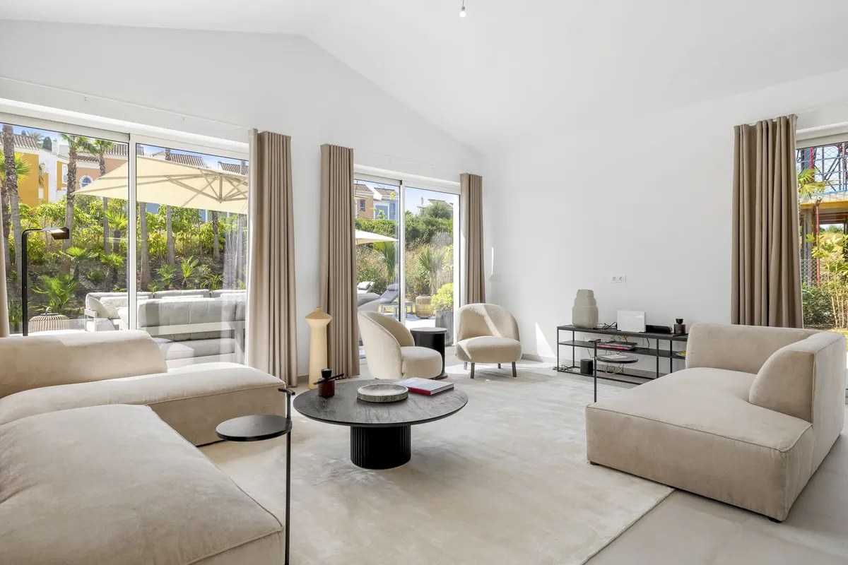 c006e6e9-0f32-4d78-9e43-391b57b20f3a