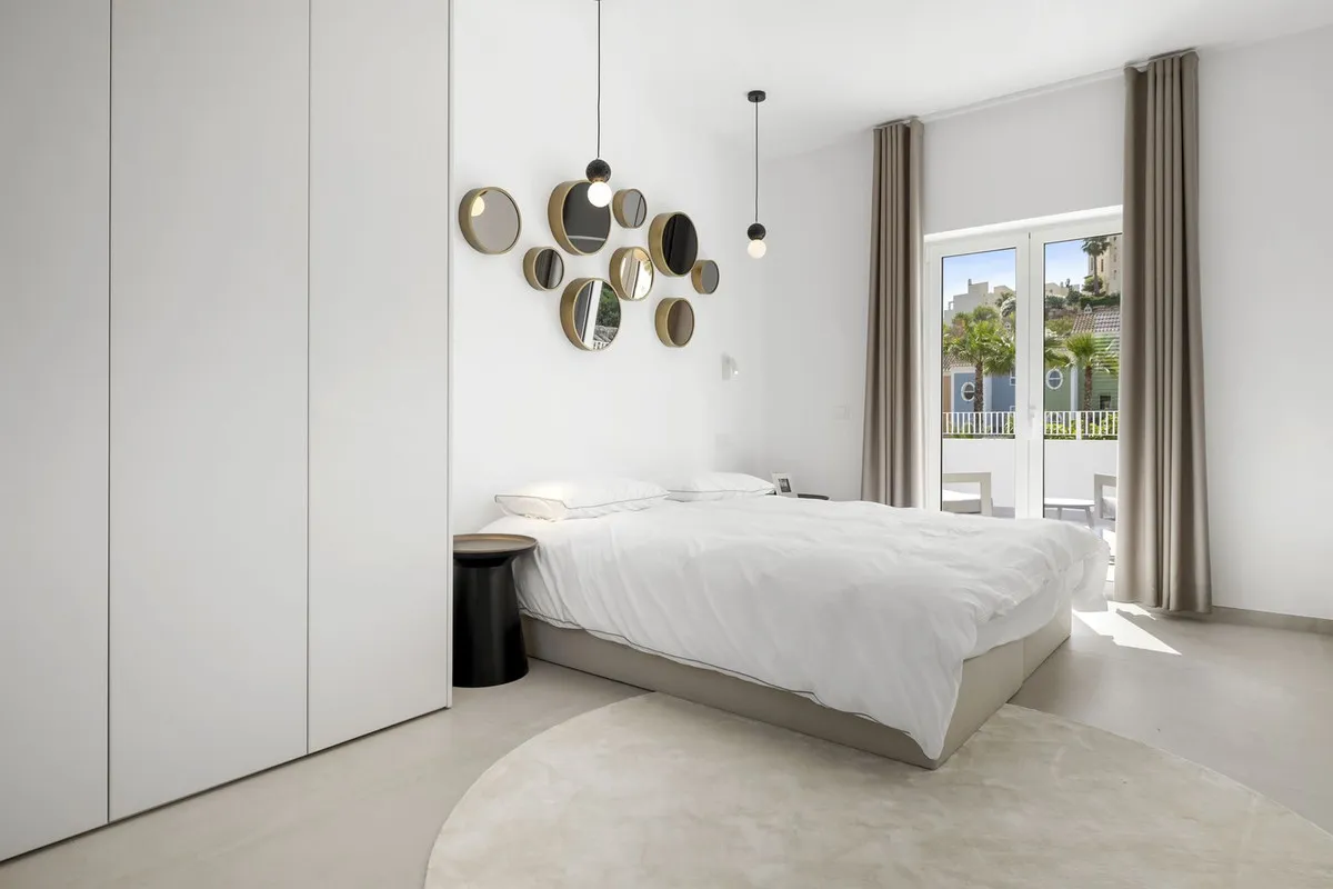 f8fac75a-174d-4014-9230-ad8dd09cac24