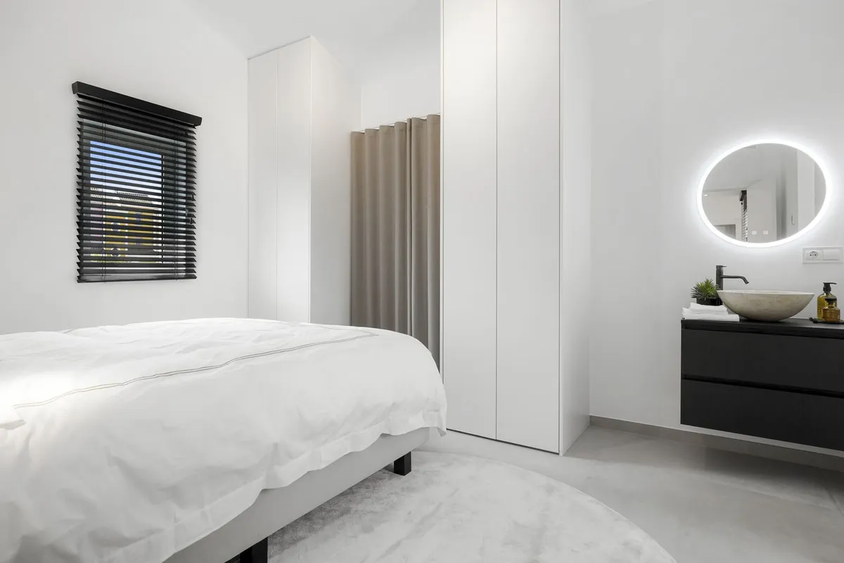 fc647e82-8aa2-4de3-a83a-b8691277f034