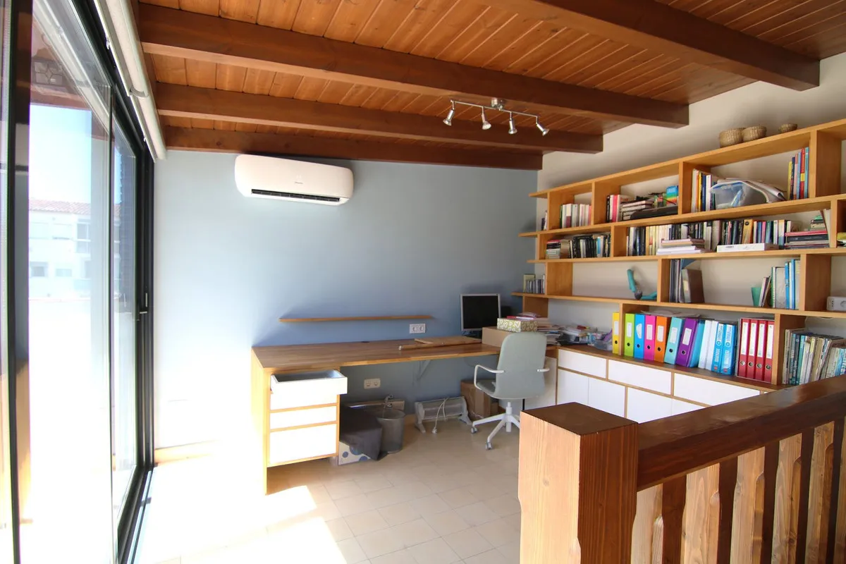 f6dfea5c-c955-4b57-809e-86a2171a782b