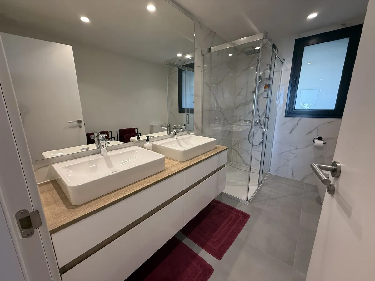 db284ee4-772d-4373-964d-0eaf96cbc2bb