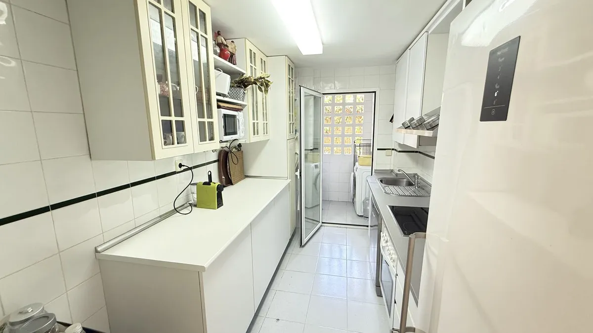 c925b547-cef7-40c9-ba8c-0260a407d3cb