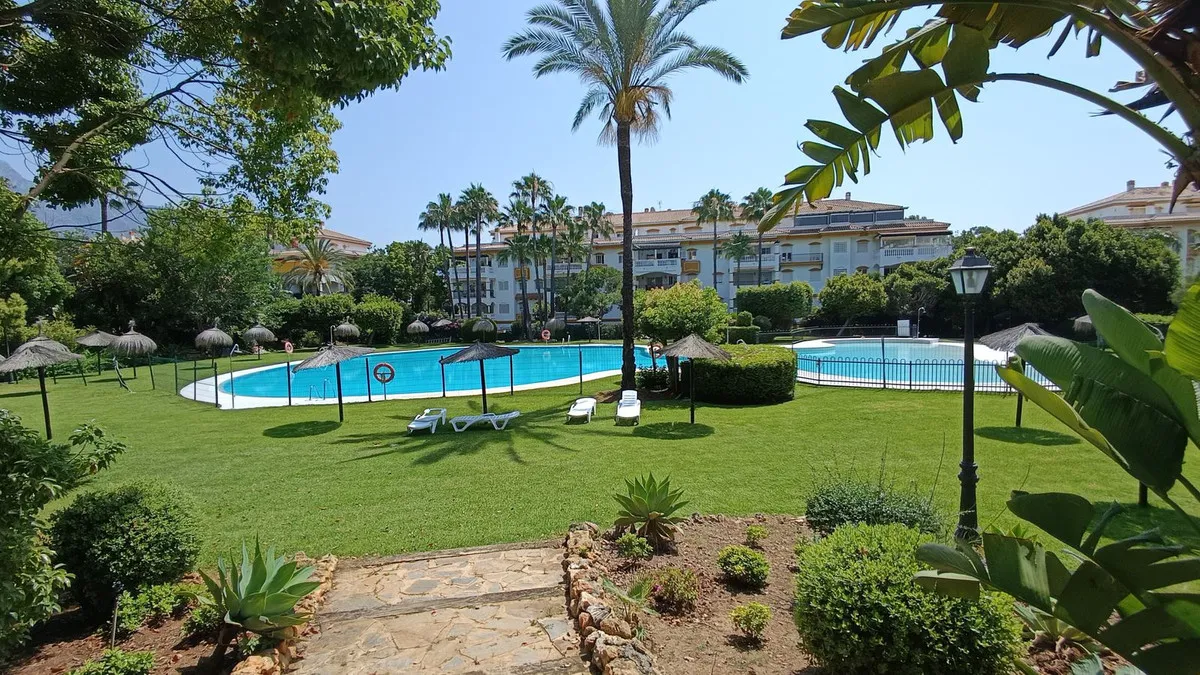 f15cd130-baad-401d-a85f-c953804a3323