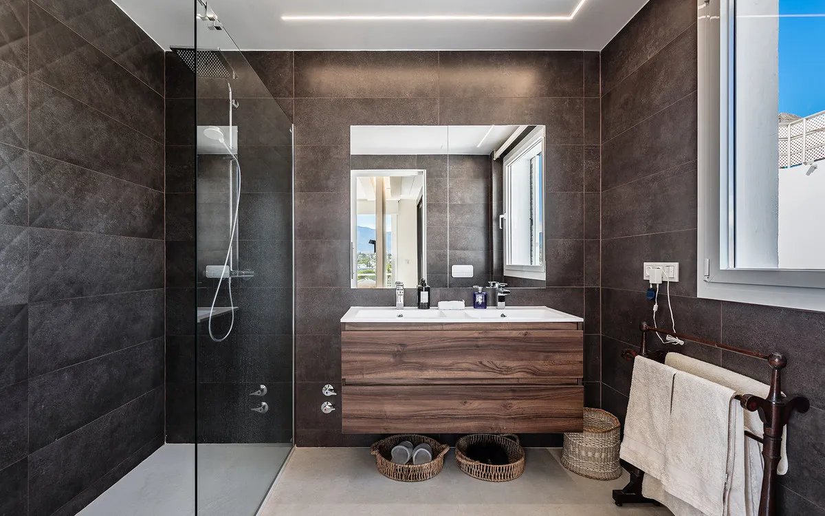 1e1dad91-a3d1-4fdb-abc4-7e719f16b50a