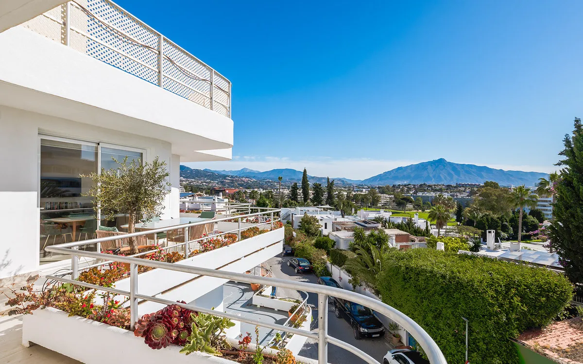 6404e3ca-89e5-4889-992a-f5f54e085326