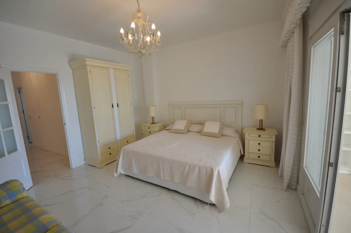 60128003-d4fe-4a1f-9e11-f59a9bfb2780