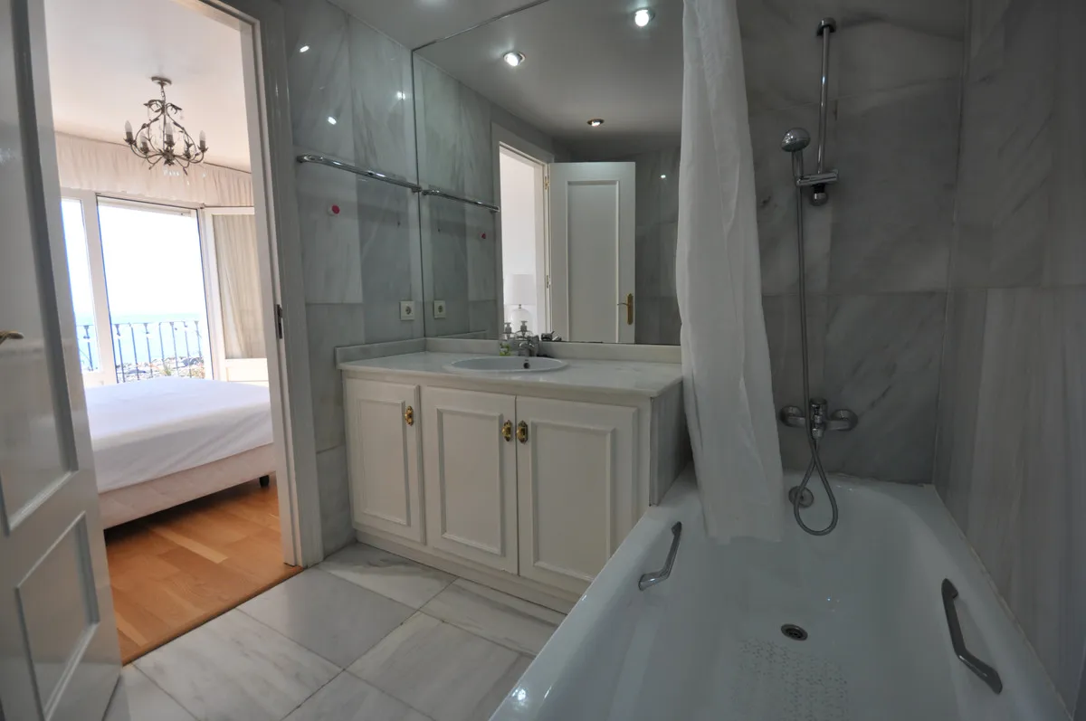 89ba5d80-bfd6-41d3-b945-995f72524476