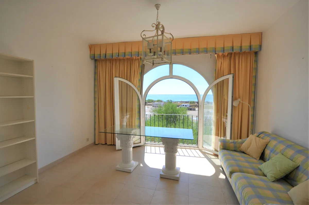 aed8c079-b744-4735-9359-39abf74b9223