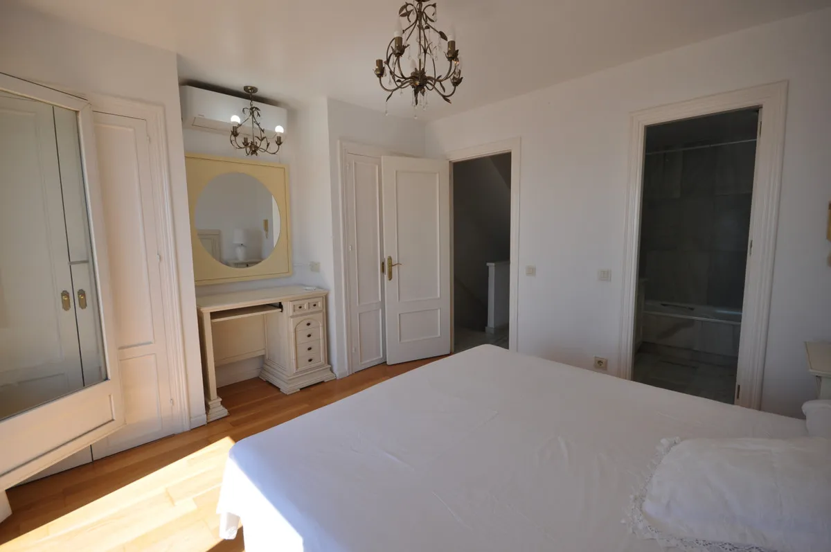 dc405b98-7940-4e6e-8305-d360073f964a