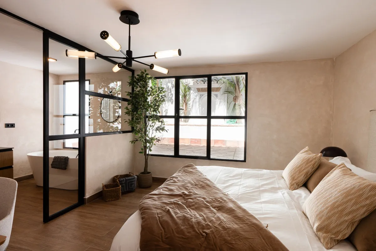 10b8878d-d044-4d7b-9c8b-dc33d9695f6f