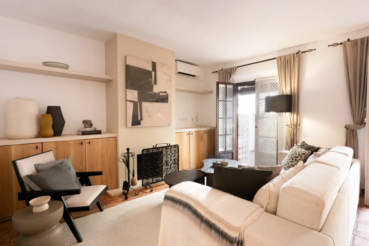 63b69621-bc36-4e08-a8d9-1a33b1304e11