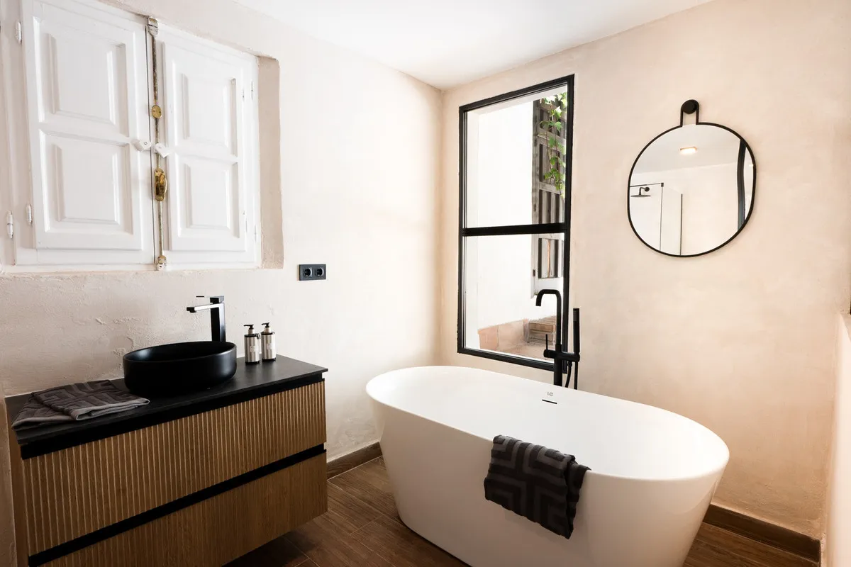 9ed1c530-688a-454c-85e6-e2a9a38377c3