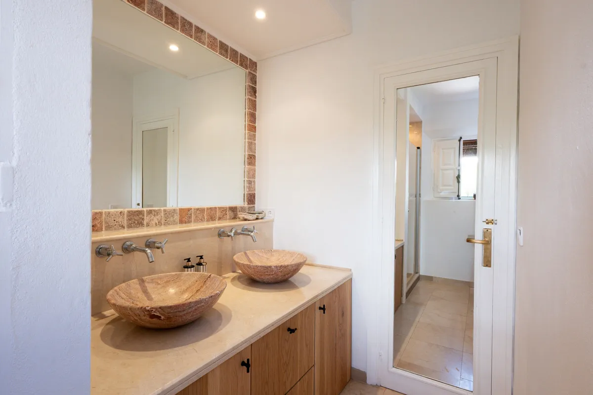 ce35fac8-85ec-4c01-a29a-001b61ea69d5