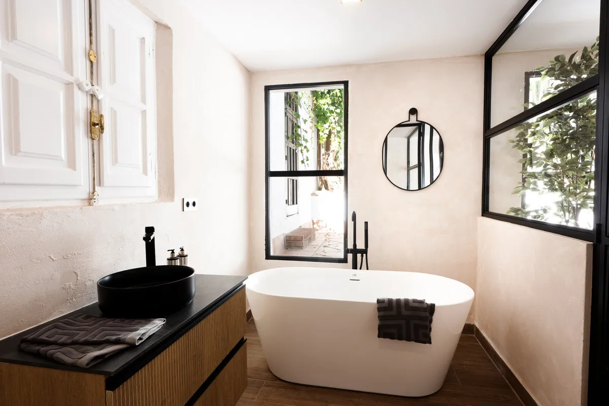 ea1234af-da13-476e-a4c4-c79b5c1a216a