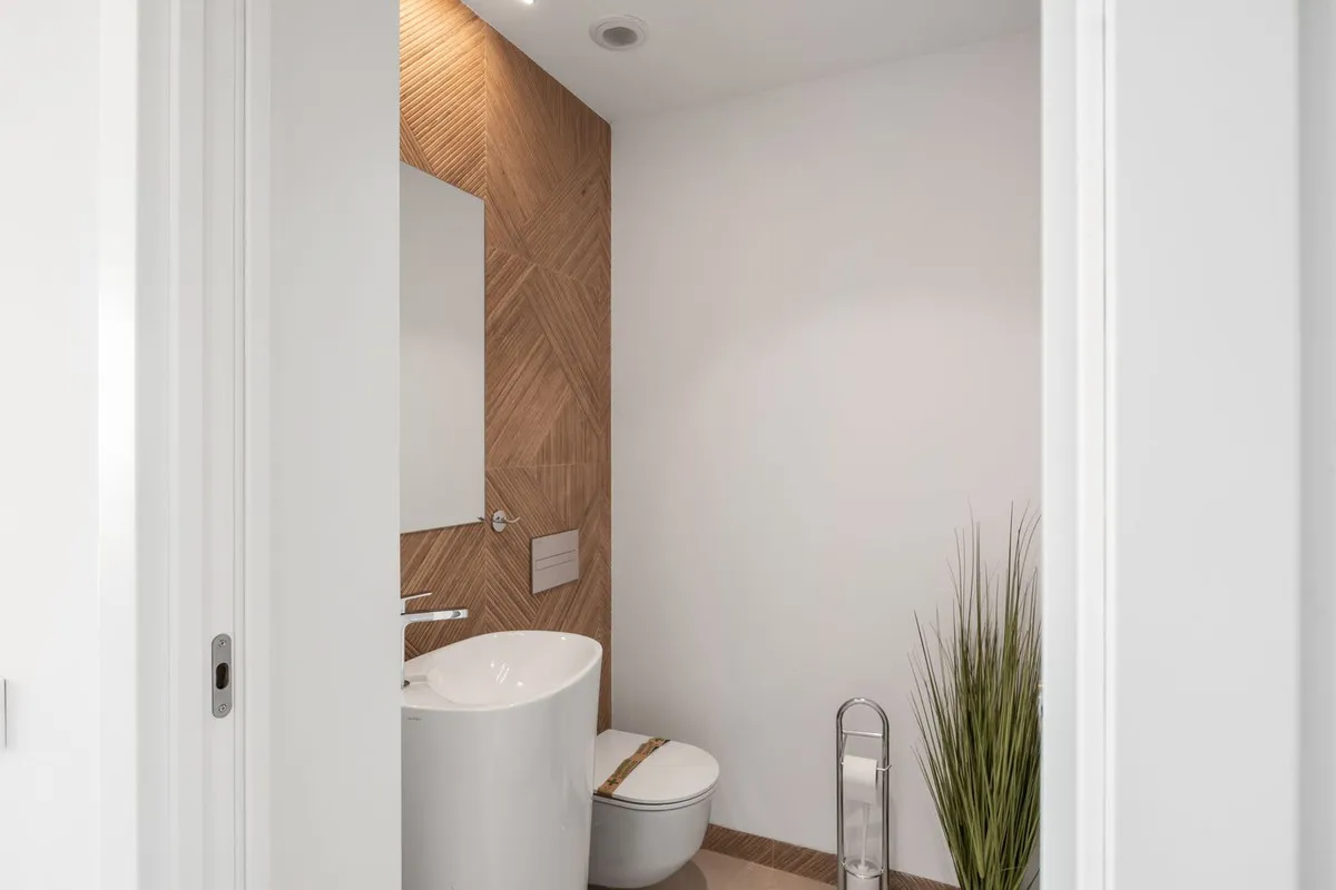 e2da3970-f963-4100-b3c9-a3f5384fda22