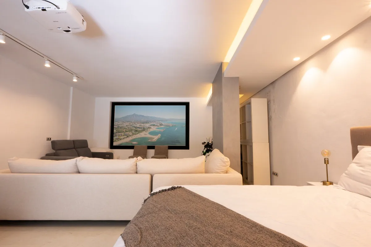 73fcc162-aa61-4326-b33f-3183e8a76e8e