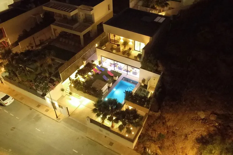 9563ff33-d0c6-4da5-9665-c0dbcffec912