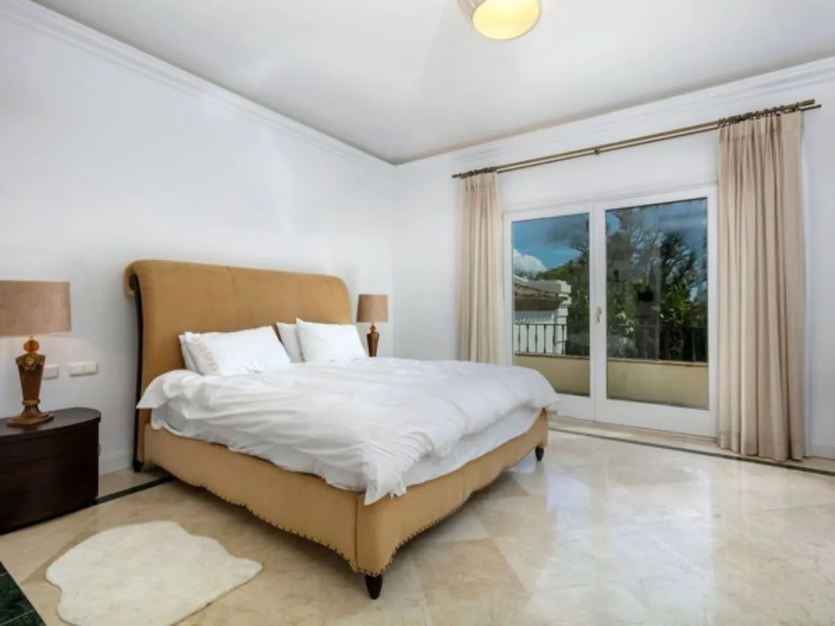 afba2b27-1288-46db-b5a8-7ca437fe7612