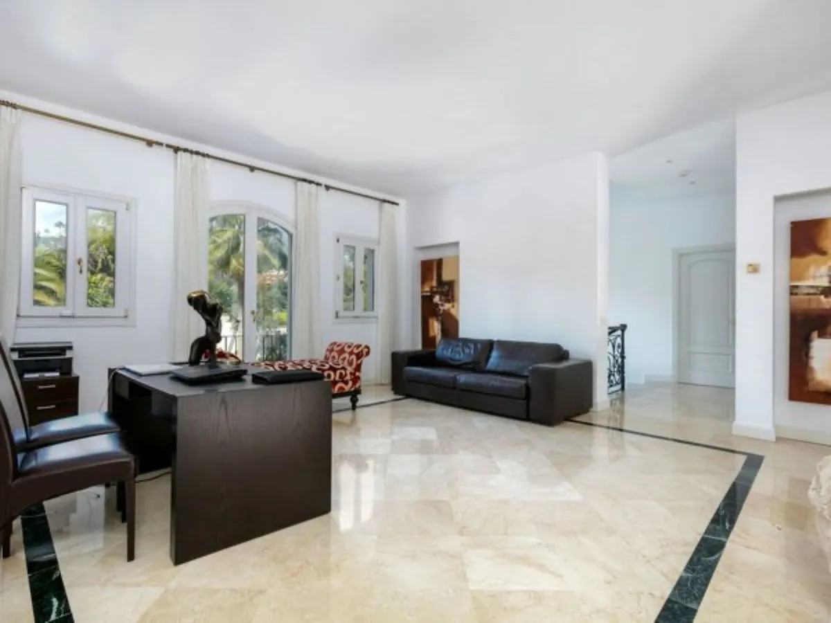 c5c40f81-ecc6-4aea-a1c6-985671cbc946