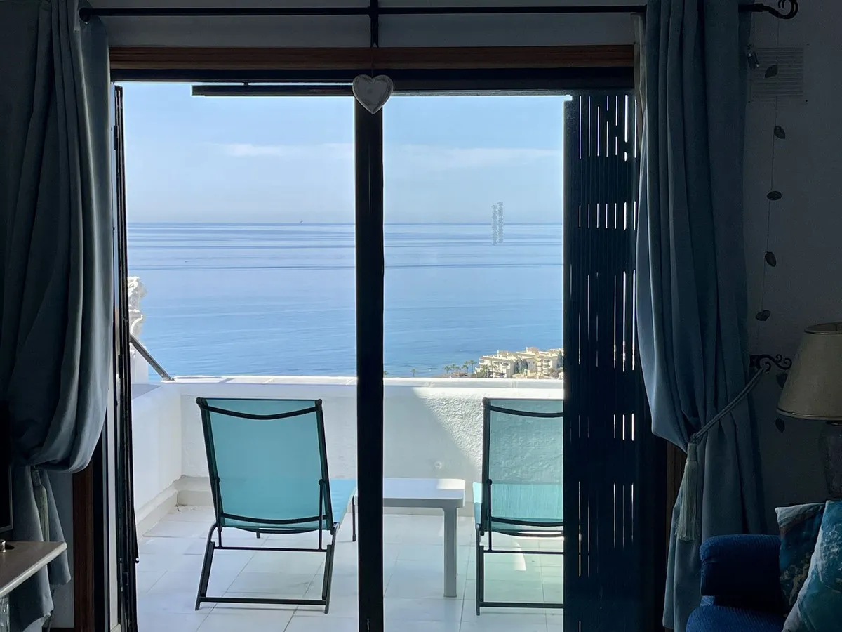 d8b1fdd0-8ac2-41c0-b6cd-f19d6d44c40c