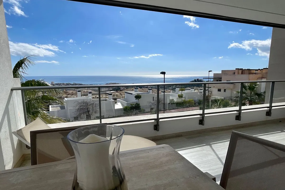 4e001e09-6dd1-4b4e-87ae-2a8d739a2814